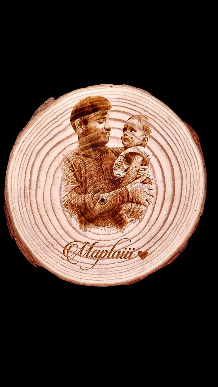 Photo engraved on wood